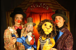 Dockteater "Bonifacius sommarlov" med Alexandra Dmitrevna och Ekaterina Pertoft