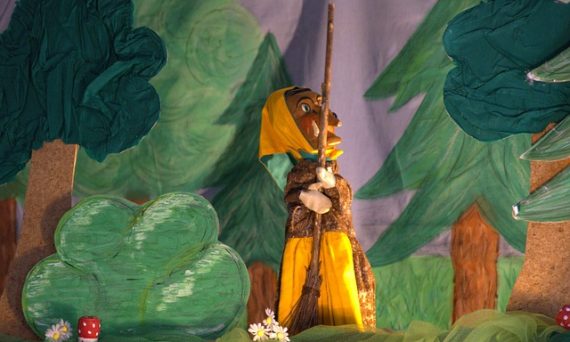 dockteater, häxa, skog,