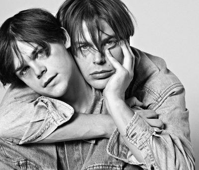 Junior Brielle ( grå bild, 2 killar bakom varandra)