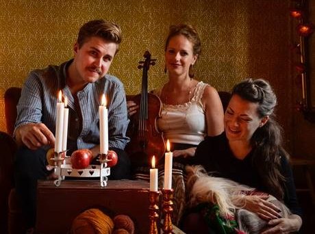 Ylva Fröjmark, Elias Hall och Hannah Sundkvist (Ragna, dekorativ bild)