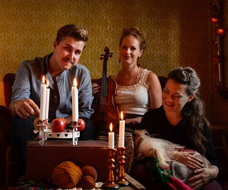 Ylva Fröjmark, Elias Hall och Hannah Sundkvist (Ragna, dekorativ bild)