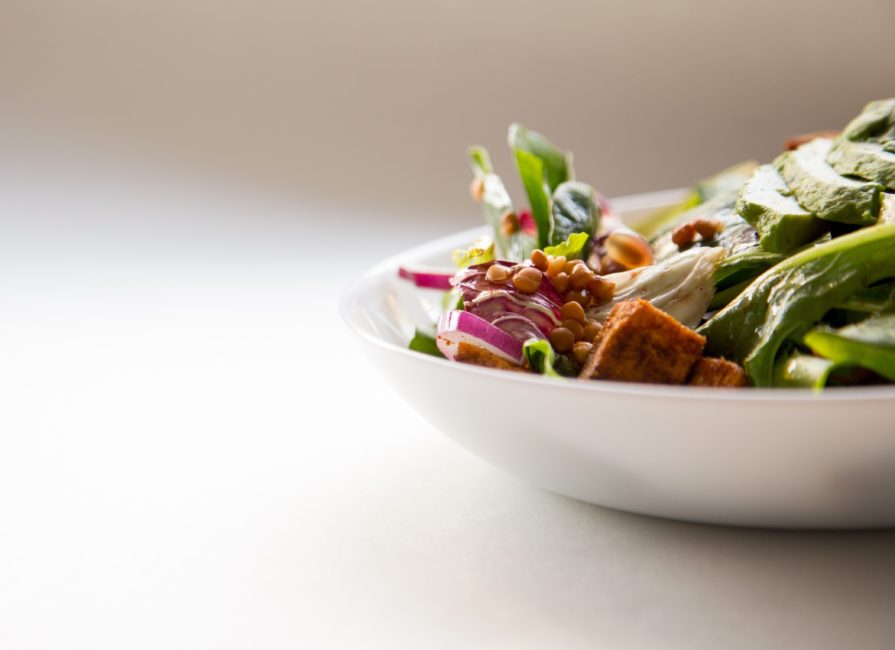 Föreläsning - Mat och klimat i Norden (dekorativ av en djup med sallad i, sedd från sidan)