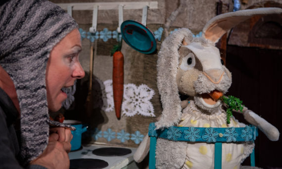 Min lillasyster Kanin (dekorativ bild från pjäsen)