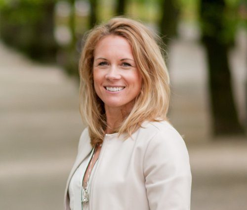 "Coaching som tar dig dit du vill" med F-gruppen (dekorativ porträttbild av coachen ennifer Hässler Wallenborg)