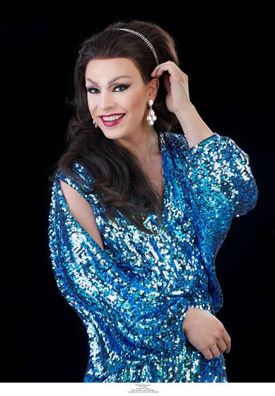 Bland drakar och dragqueens (dekorativ bild -porträttfoto av Henrik Johansson i drag)