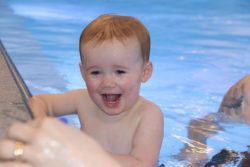 Linnéas Simskola (dekorativ bild på badande barn)