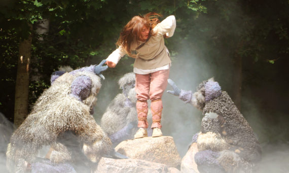 Ronja ) bild på ronja och grådvärgar)