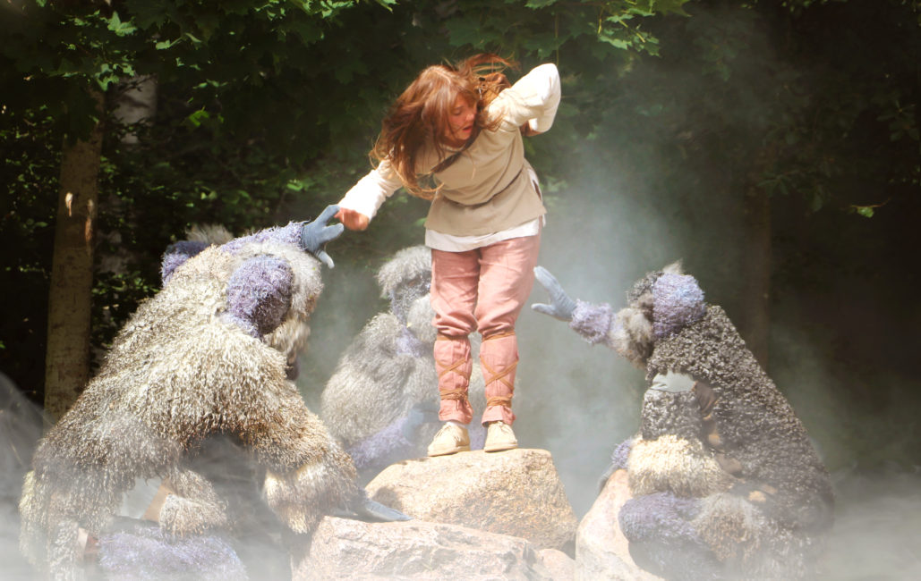 Ronja ) bild på ronja och grådvärgar)