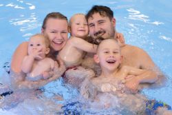 Sommar-simskola (dekorativ bild)