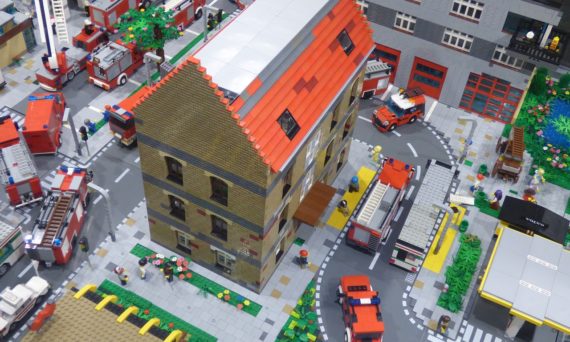 bygg med lego, Olov Wingård (dekorativ bild på legostad)