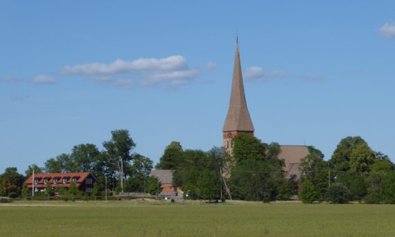 Midsommarfirande på Vaksala kyrkcentrum 2019 (dekorativ bild)