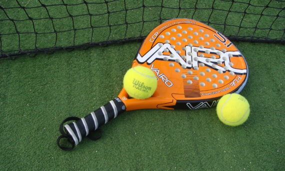 Padelracket (dekorativ bild)
