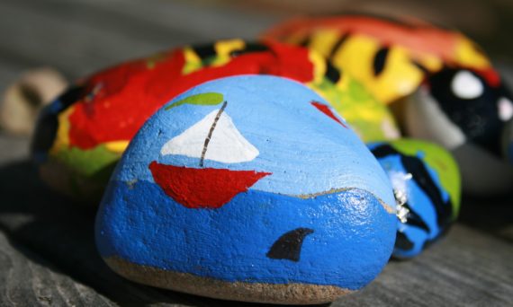 Måla stenar (dekorativ bild)