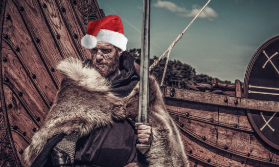 Yule (dekorativ bild av viking med tomteluva)
