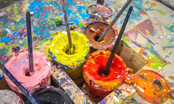 Familjedag med visning och verkstad (dekorativ bild)