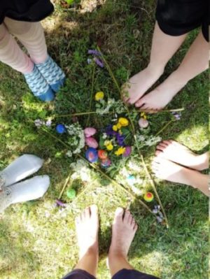 Yoga för barn vid Ekoln - Spännande Yogaäventyr för Barn 7 - 11 år (dekorativ bild)